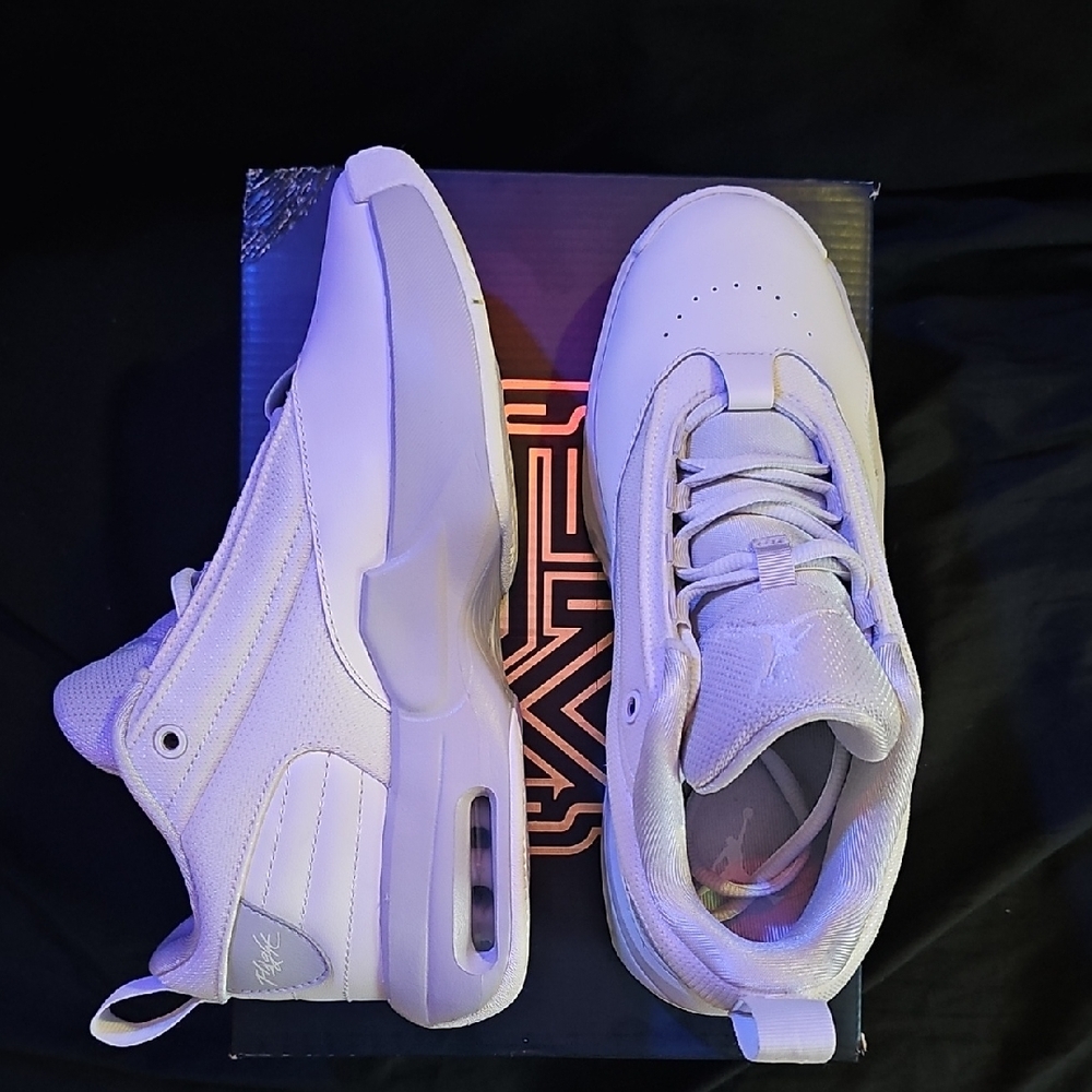 *Brand New* Jordan Max Aura 6s - Picture 6 of 11
